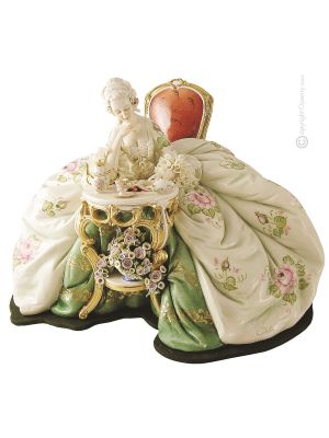 LADY REDING Statuette statue figure porcelain Capodimonte handmade made in Italy exclusive