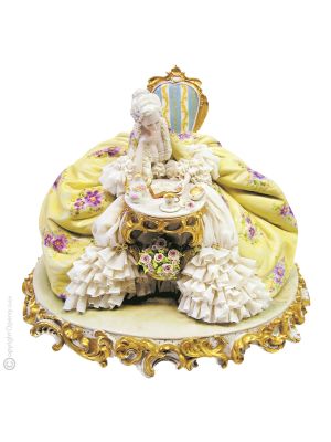 LADY REDING WITH LACE Statuette statue figure porcelain Capodimonte handmade made in Italy exclusive