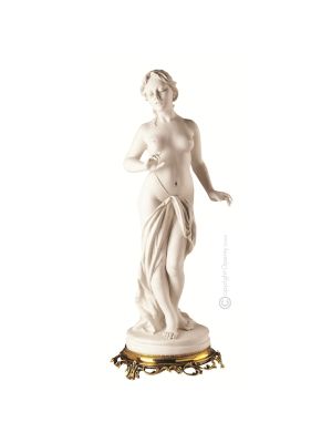 BATHER Statuette statue figure porcelain Capodimonte handmade made in Italy exclusive