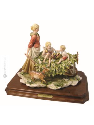BACK FROM THE FIELDS Statuette statue figure porcelain Capodimonte handmade Made in Italy exclusive