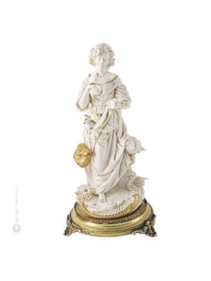 CHICKS VENDOR Statuette statue figure porcelain Capodimonte handmade Made in Italy exclusive