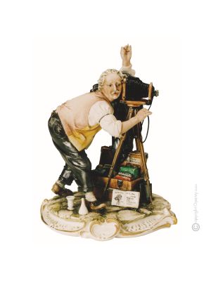 PHOTOGRAPHER Statuette statue figure porcelain Capodimonte handmade Made in Italy exclusive