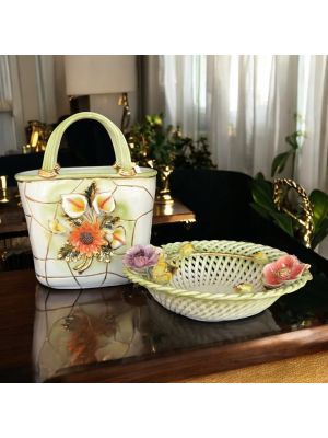 Centerpiece, basket with ceramic bag, decorated with flowers and gold finishes, handmade.