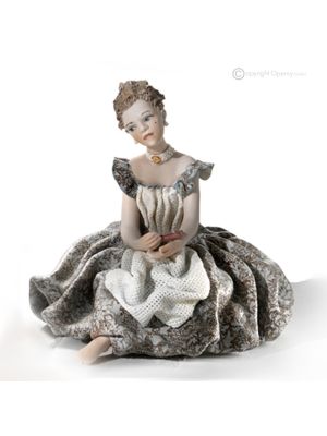 LADY Capodimonte statuette, lady in refined porcelain, Italian elegance.
