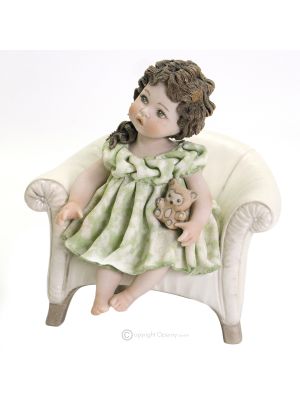 LISETTA - Capodimonte, elegant statuette in fine and refined porcelain.