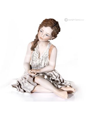 MANU - Capodimonte statuette, an exclusive porcelain work of art.