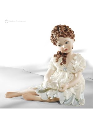 OFELIA Capodimonte romantic statuette, Italian elegance and sweetness.