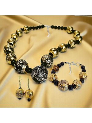 Murano glass necklace, bracelet and earrings blown with 24k gold leaf, an exclusive and refined set.