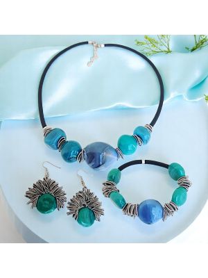 Refined Murano glass set with authentic pearls: necklace, bracelet and earrings.