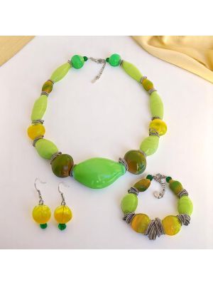 Elegant set with authentic Murano glass beads: necklace, bracelet and earrings.