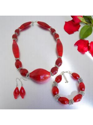 Elegant set with real Murano glass pearls: necklace, bracelet and earrings.
