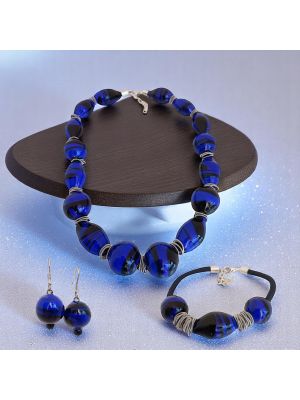 Set with necklace, bracelet and earrings, authentic blown Murano glass beads.