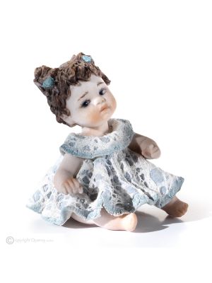 TEA - Capodimonte statuette, a piece of art in fine porcelain.